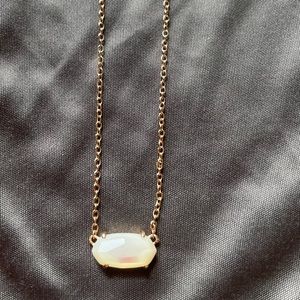 Kendra Scott necklace